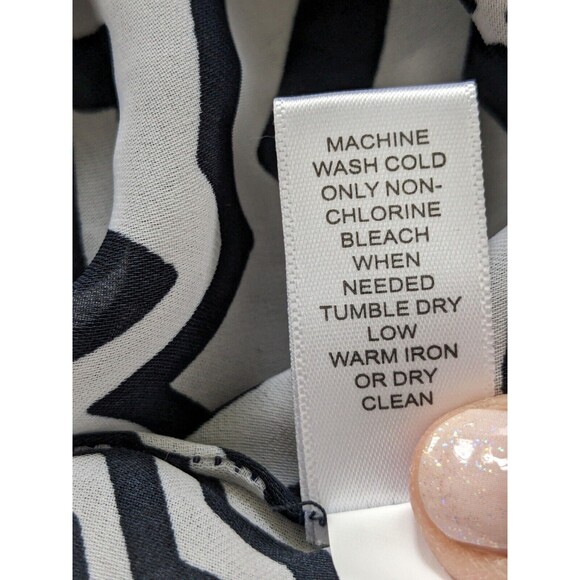 Banana Republic Top Women Sz XS Black White Blouse Geo Chiffon Artsy Chevron NEW - Picture 12 of 14